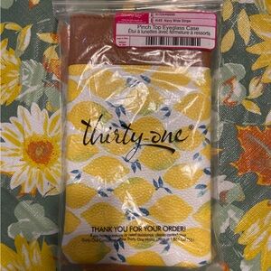 Thirty-One Gifts Pinch Top Eye Glass case. Lemon pattern.